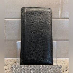 Louis Vuitton Taiga Portefeuille Brazza Long Wallet Bi-fold Wallet